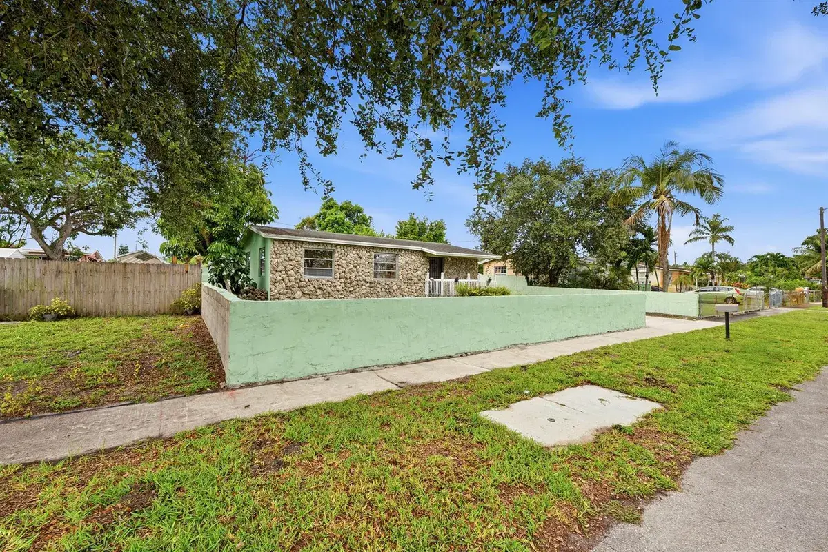 6404 Oak Street, Hollywood FL 33024