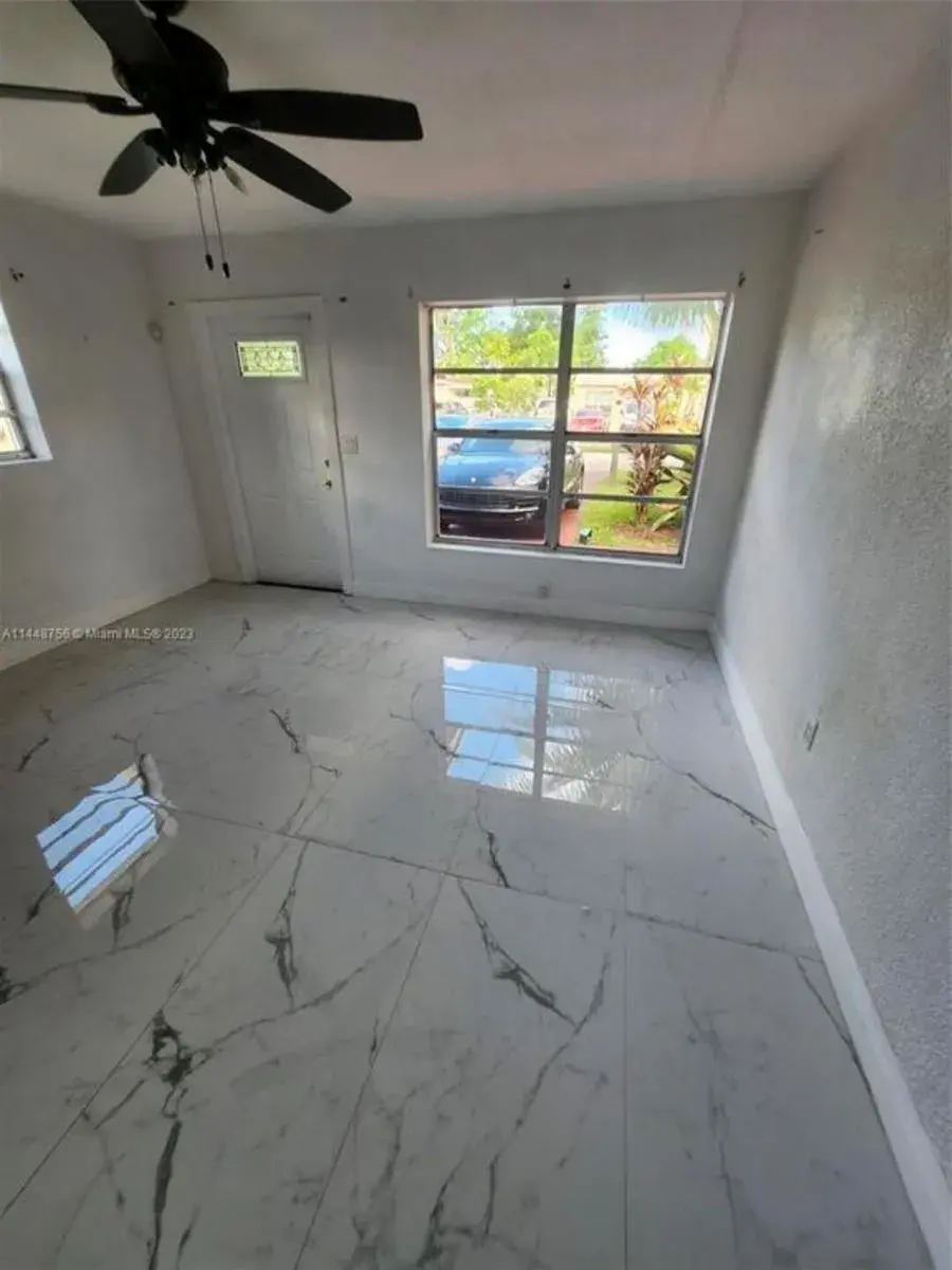1420 N 70th Avenue, Hollywood FL 33024