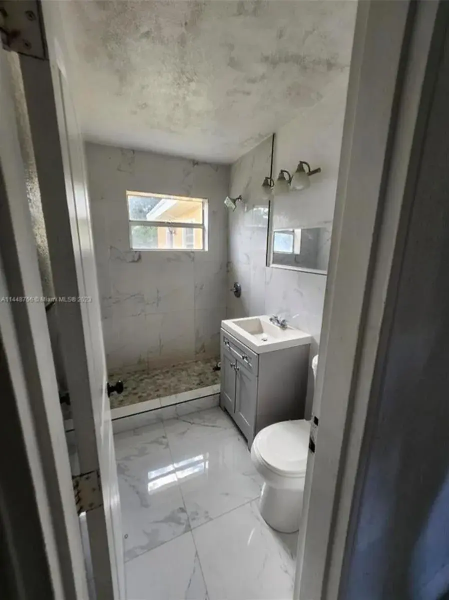 1420 N 70th Avenue, Hollywood FL 33024