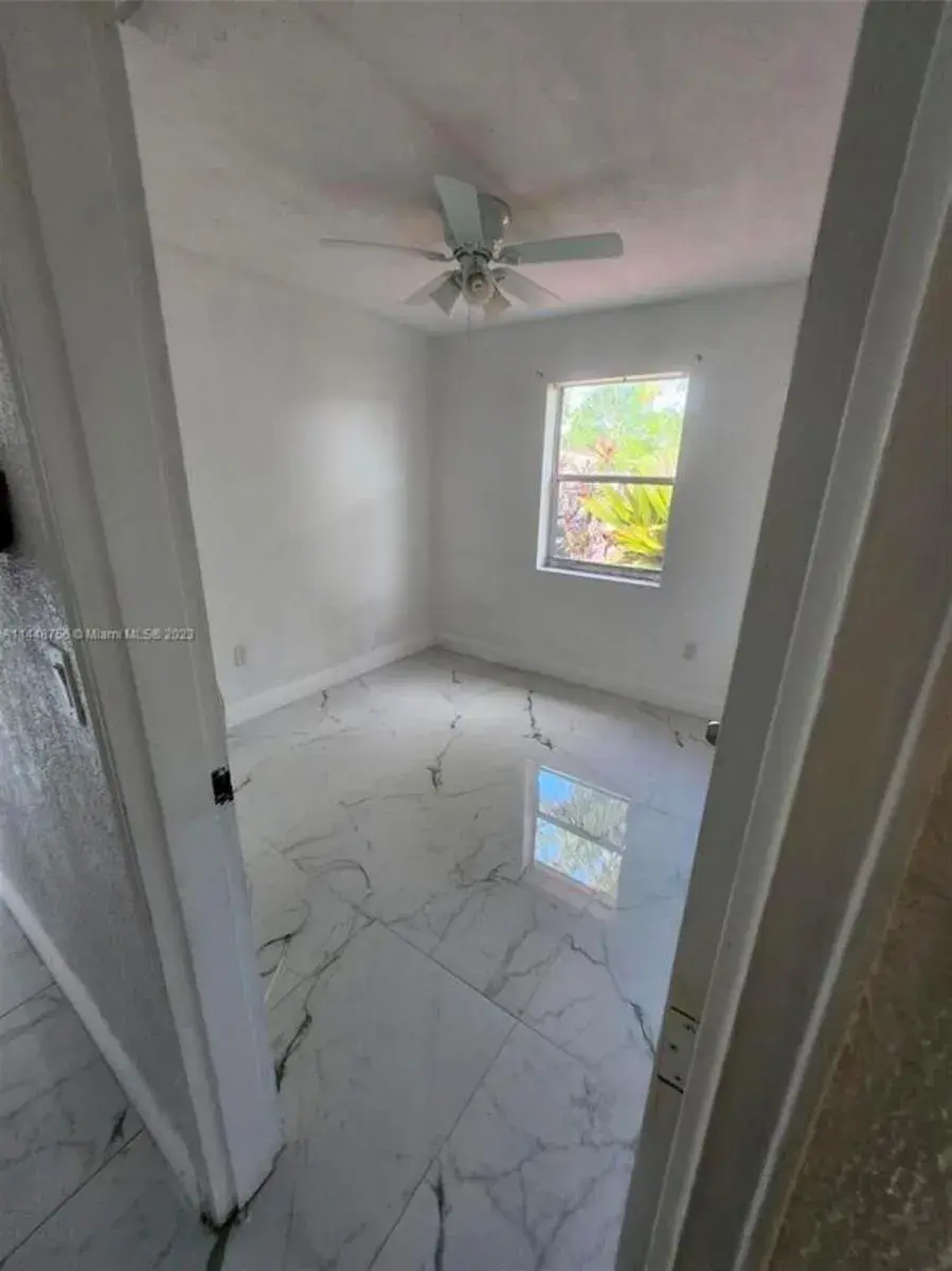 1420 N 70th Avenue, Hollywood FL 33024