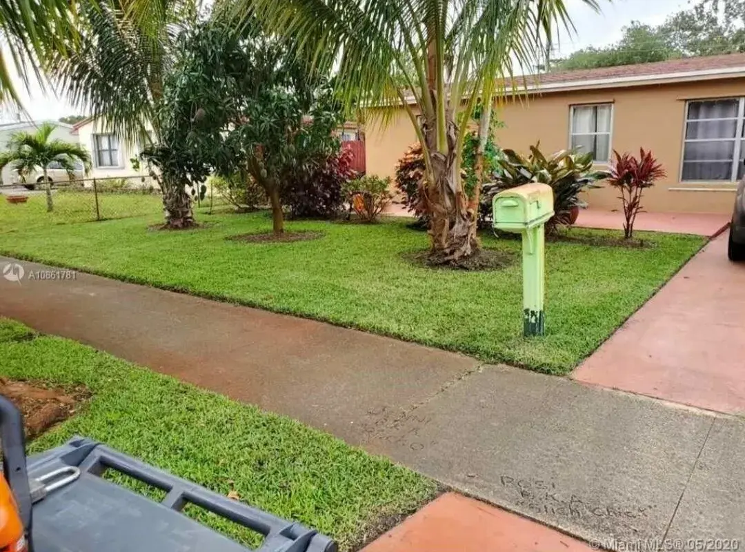 1420 N 70th Avenue, Hollywood FL 33024