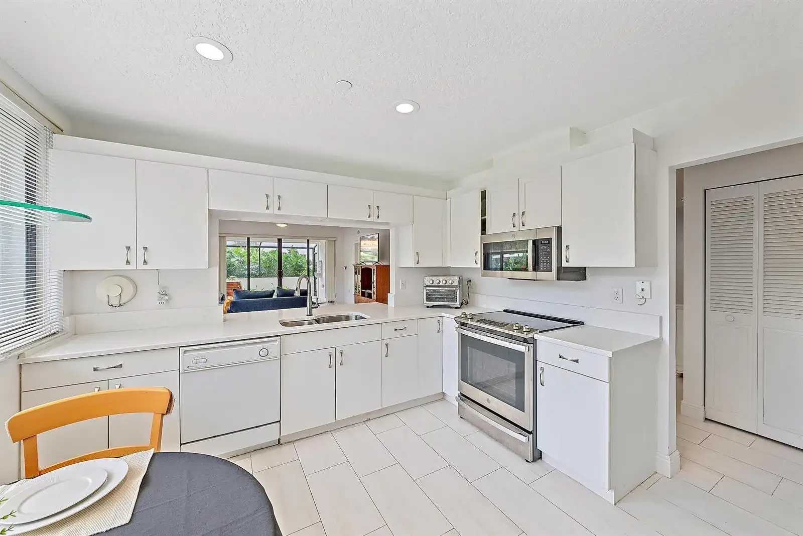 811 Oak Harbour Drive, Juno Beach FL 33408 photo 4