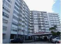 1300 NE Miami Gardens Drive # 901e, Miami FL 33179