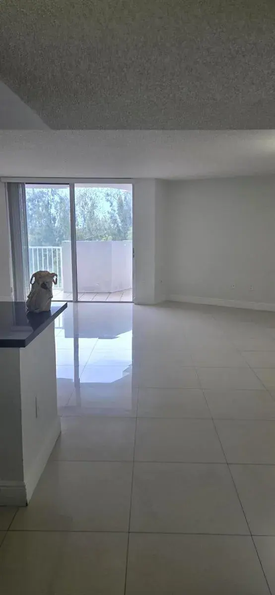 1300 NE Miami Gardens Drive # 901e, Miami FL 33179