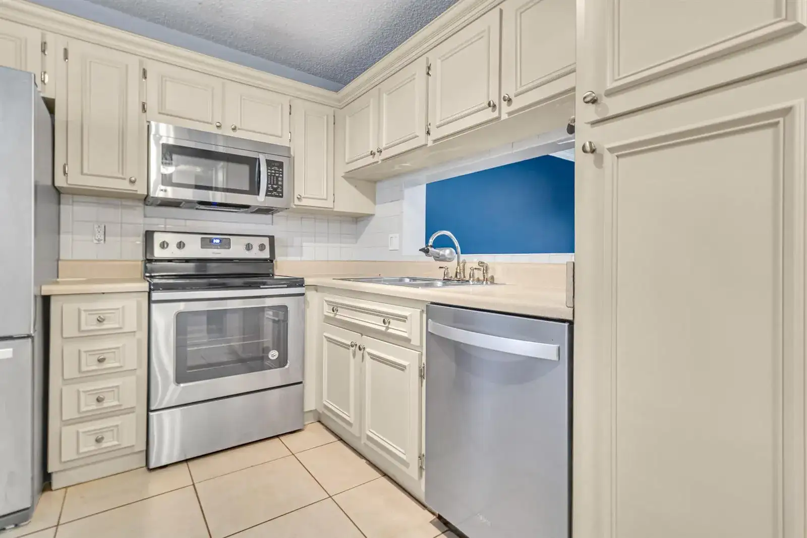5510 Lakeside Drive # 202, Margate FL 33063 photo 4