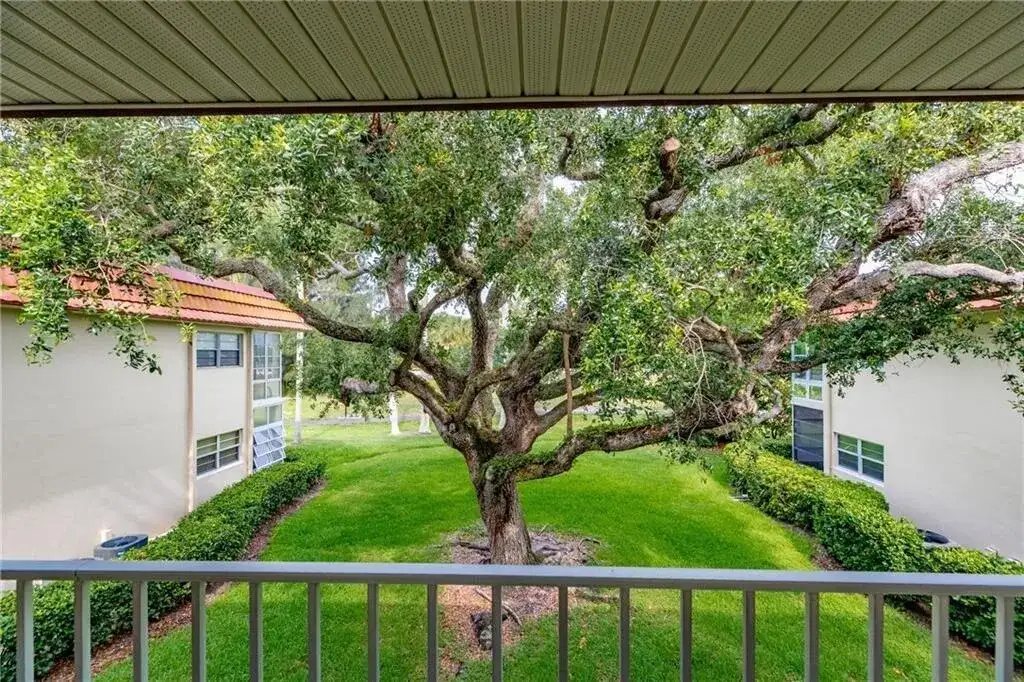 16 Vista Palm Lane # 204, Vero Beach FL 32962 photo 3