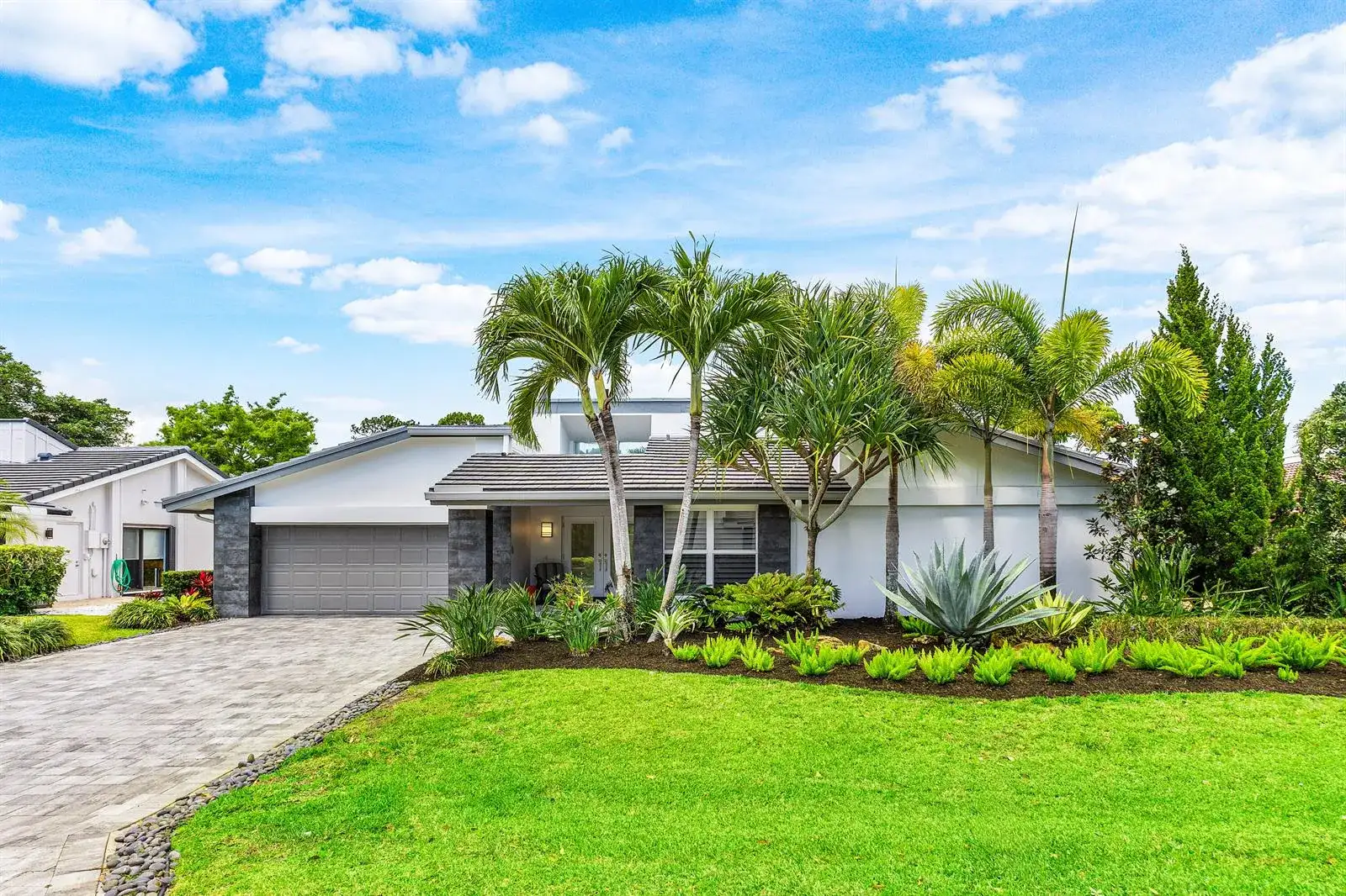 632 Lakewoode Circle W, Delray Beach FL 33445 photo 2