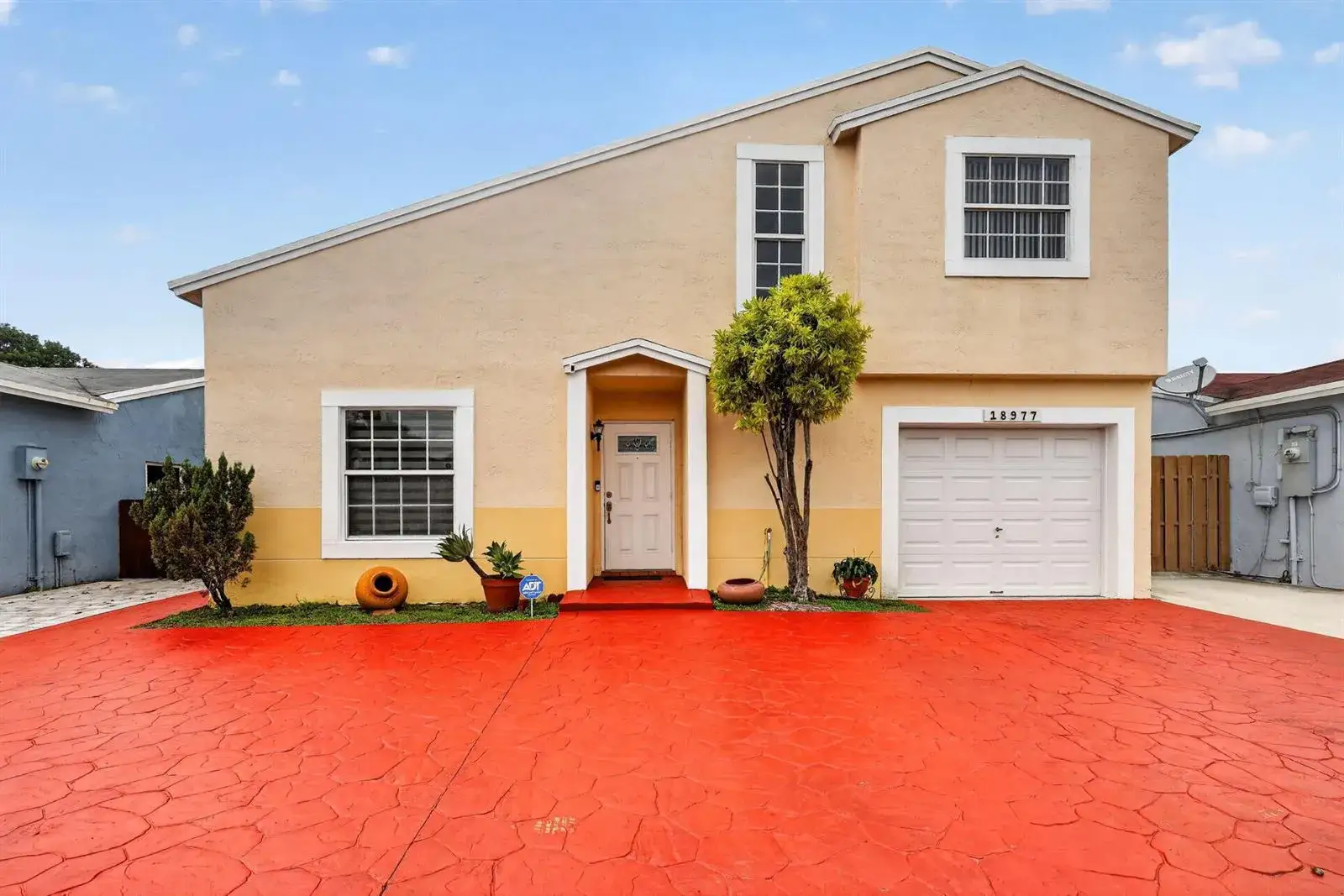 18977 NW 63rd Ct Circle, Miami Gardens FL 33015