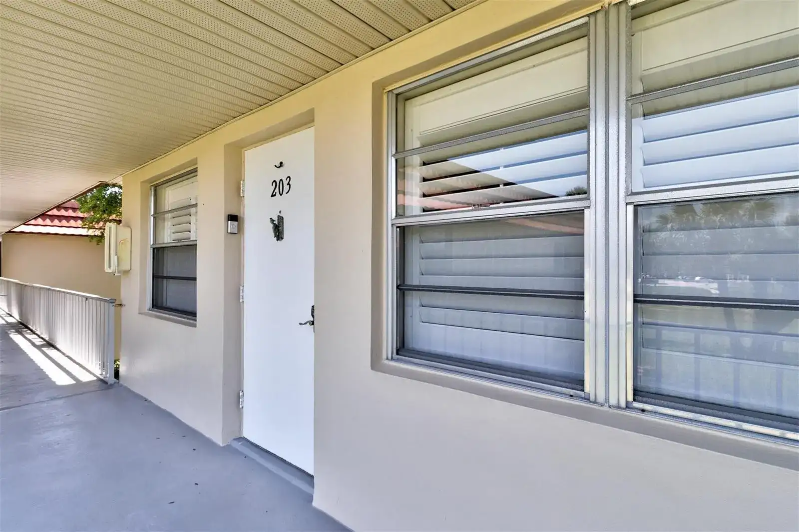 63 Woodland Drive, Vero Beach FL 32962 photo 2