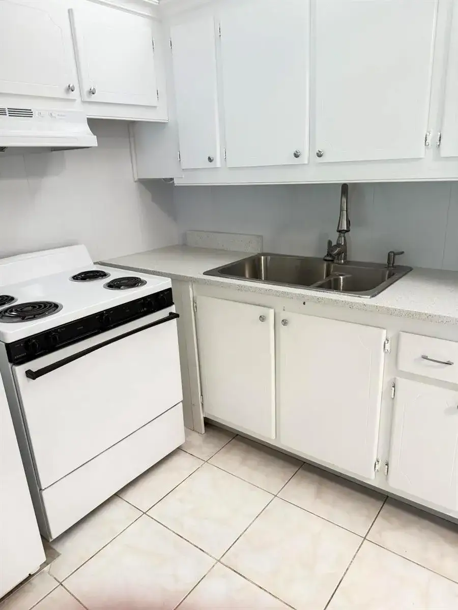 179 Windsor H, West Palm Beach FL 33417 photo 2