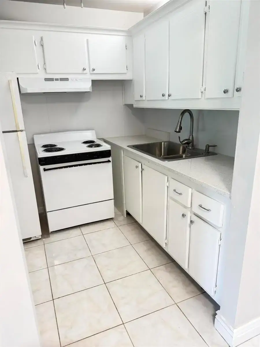 179 Windsor H, West Palm Beach FL 33417 photo 3