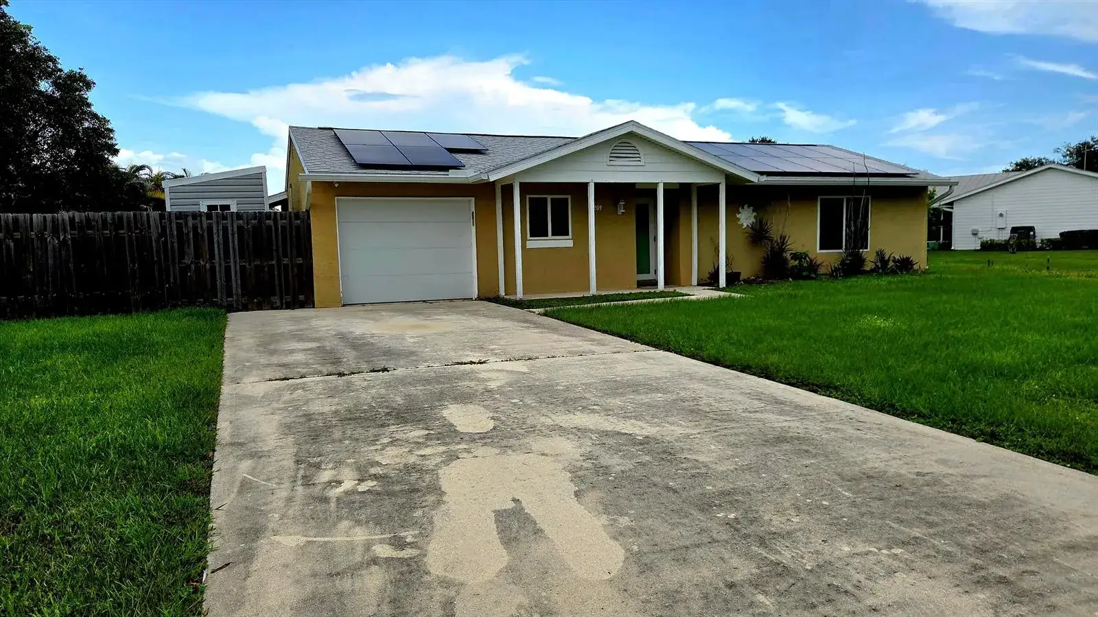 2209 SE East Dunbrooke Circle, Port St. Lucie FL 34952