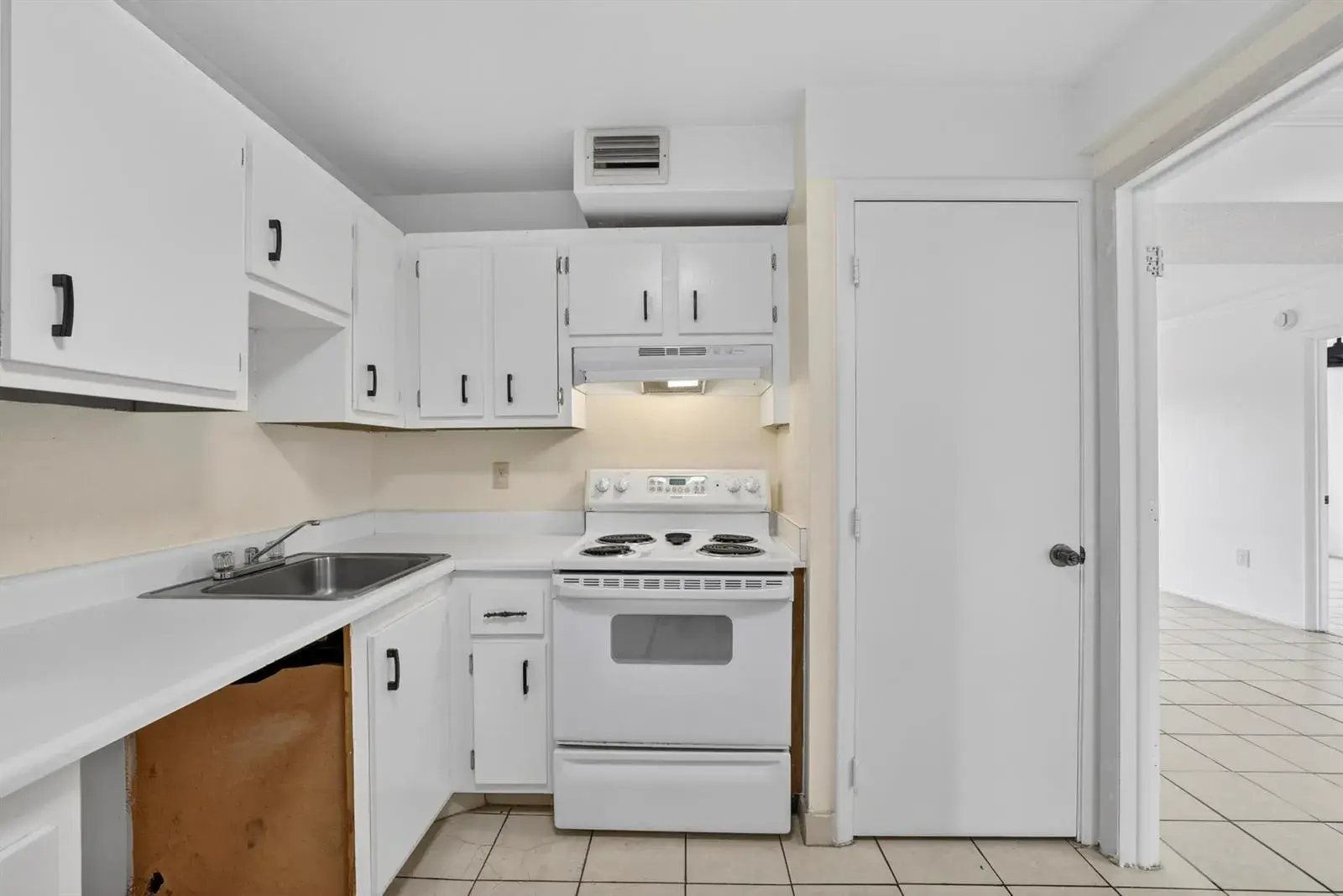 4174 Inverrary Drive # 513, Lauderhill FL 33319