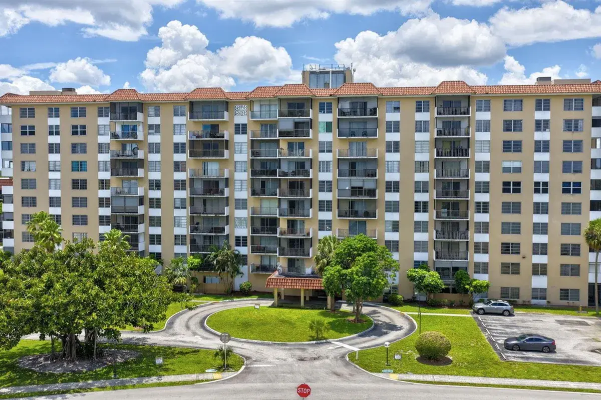4174 Inverrary Drive # 513, Lauderhill FL 33319