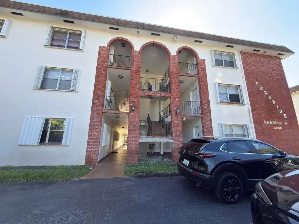 2200 Taylor Street # 104, Hollywood FL 33020