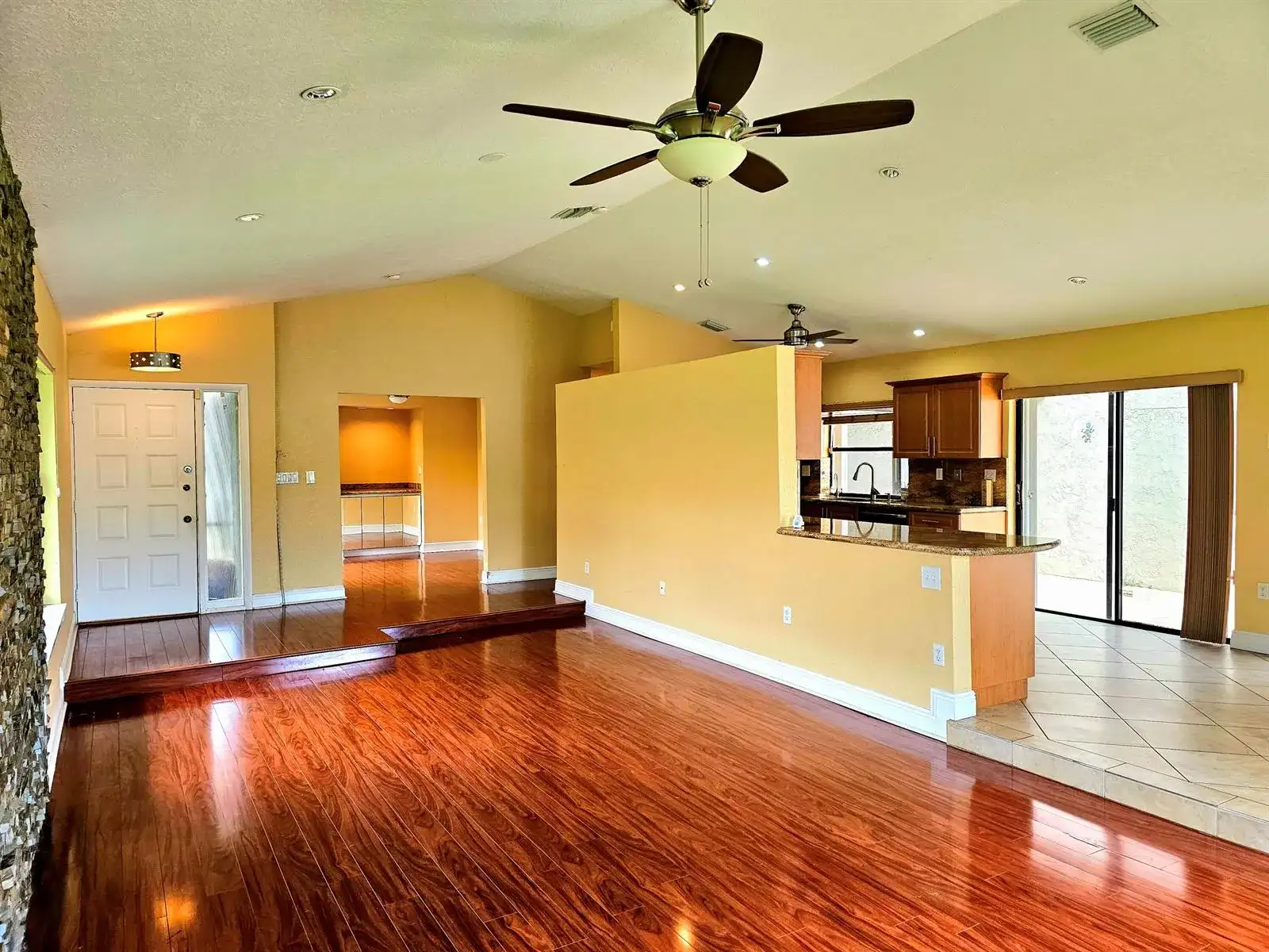 566 Village Lake Drive, Weston FL 33326 photo 5