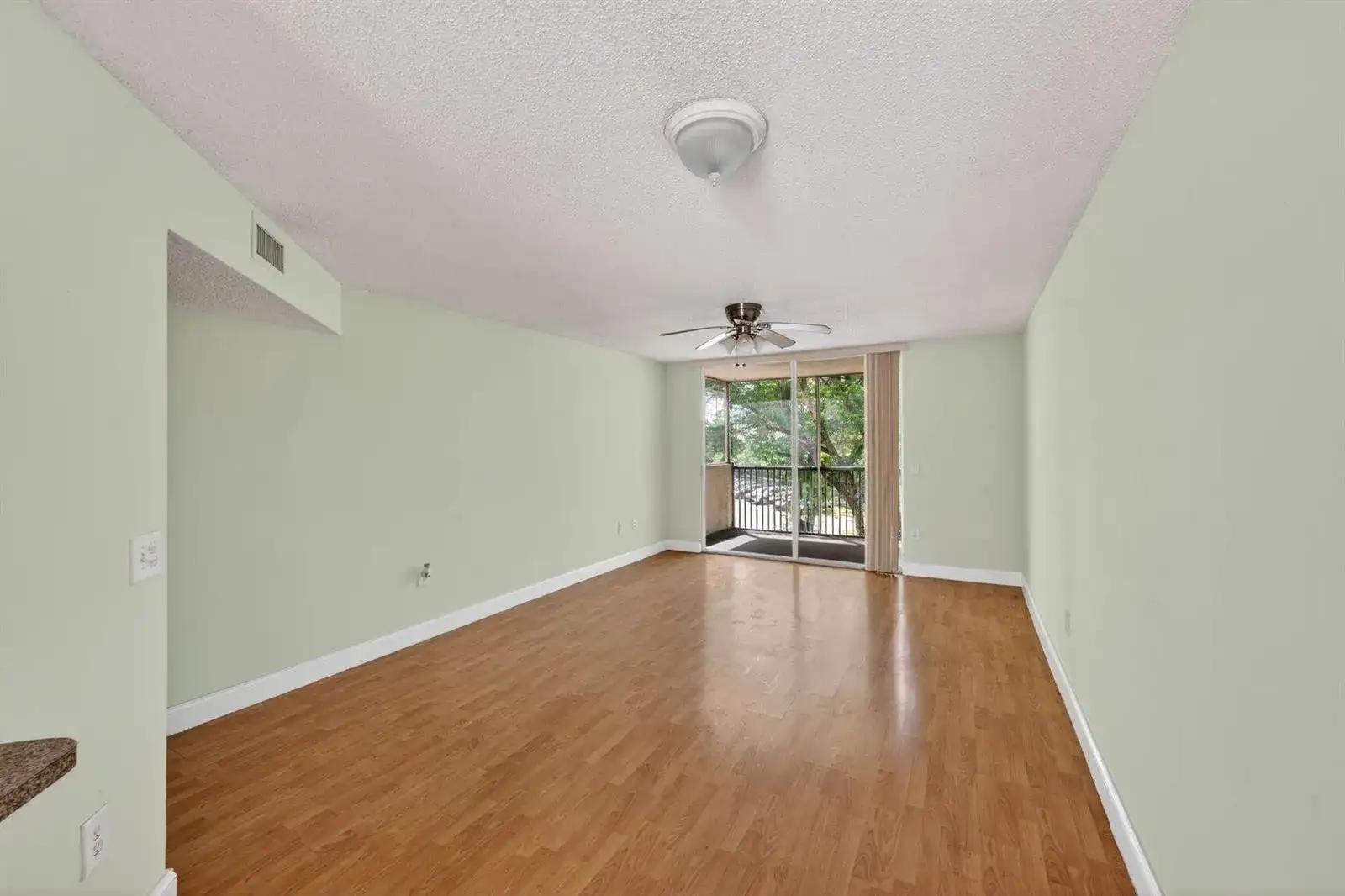 8373 Lake Drive Apt 307, Doral FL 33166 photo 2