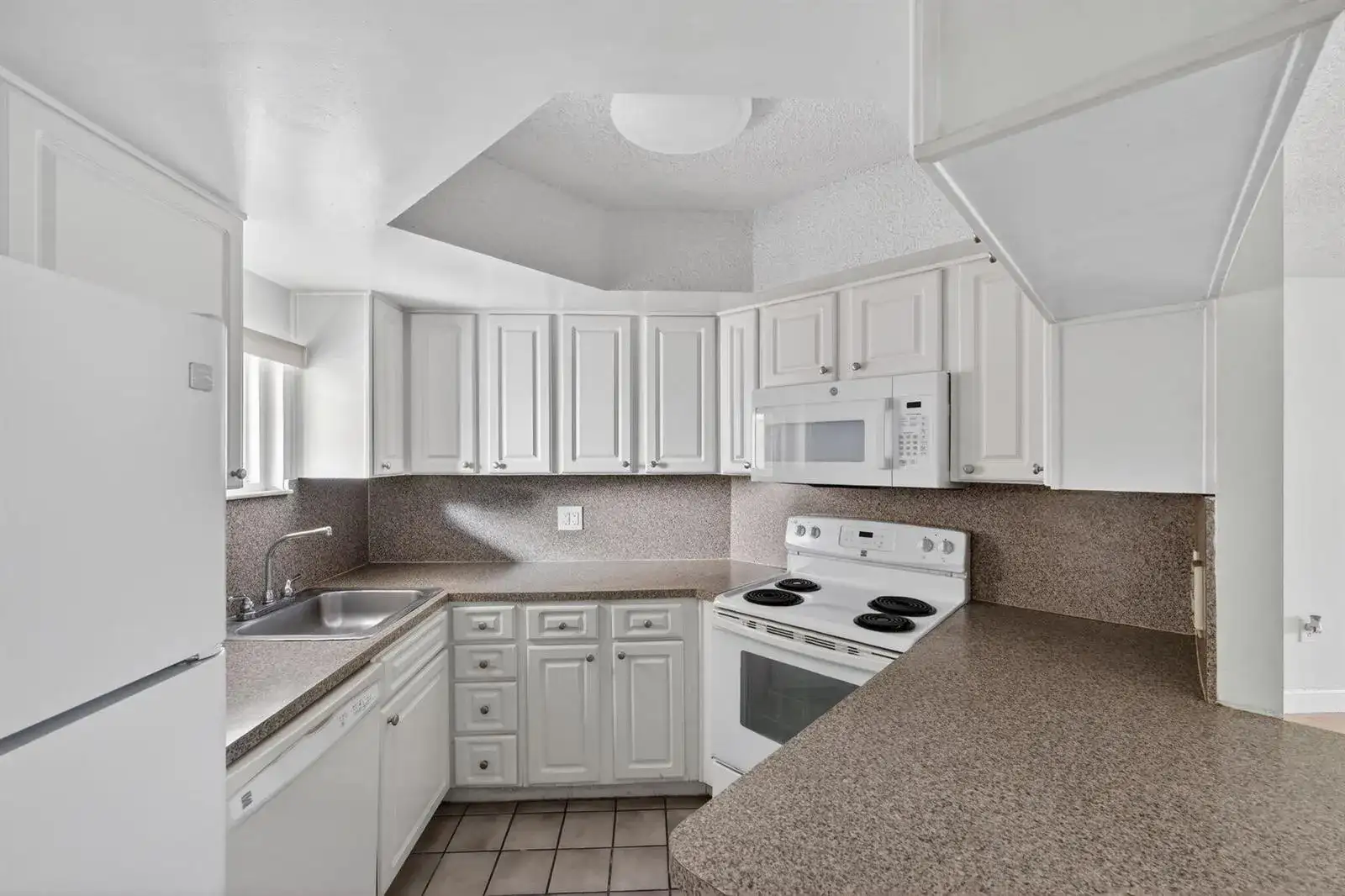 8373 Lake Drive Apt 307, Doral FL 33166 photo 5