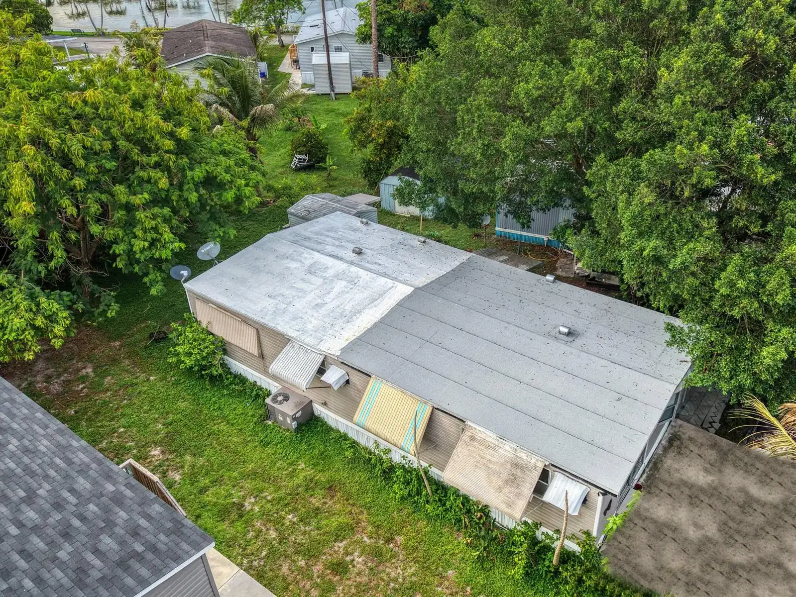 32 Lisa Lane, FL 33463 photo 3