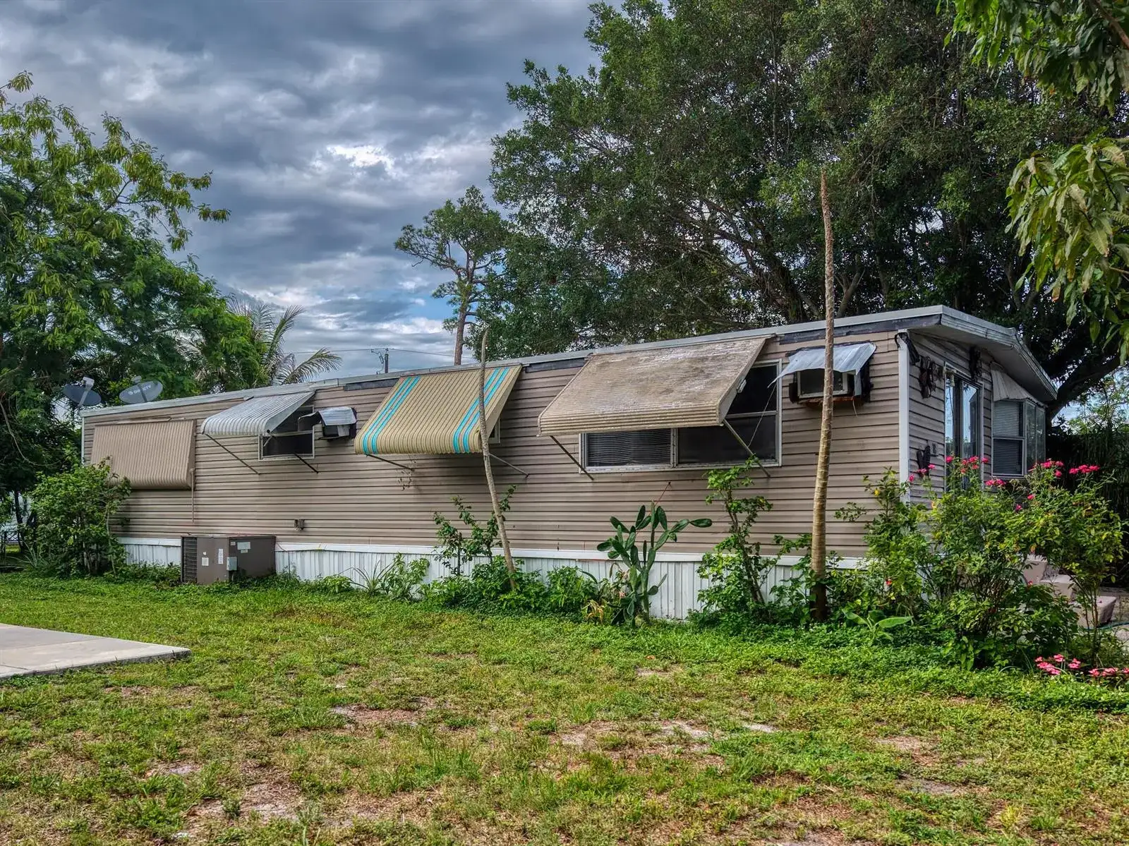 32 Lisa Lane, FL 33463 photo 4