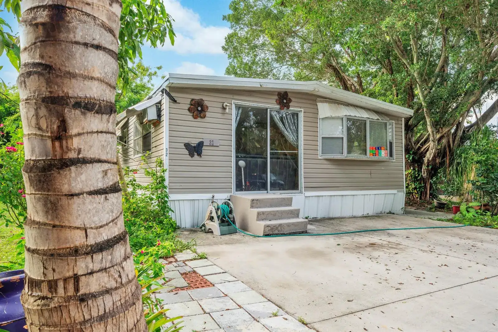 32 Lisa Lane, FL 33463 photo 5