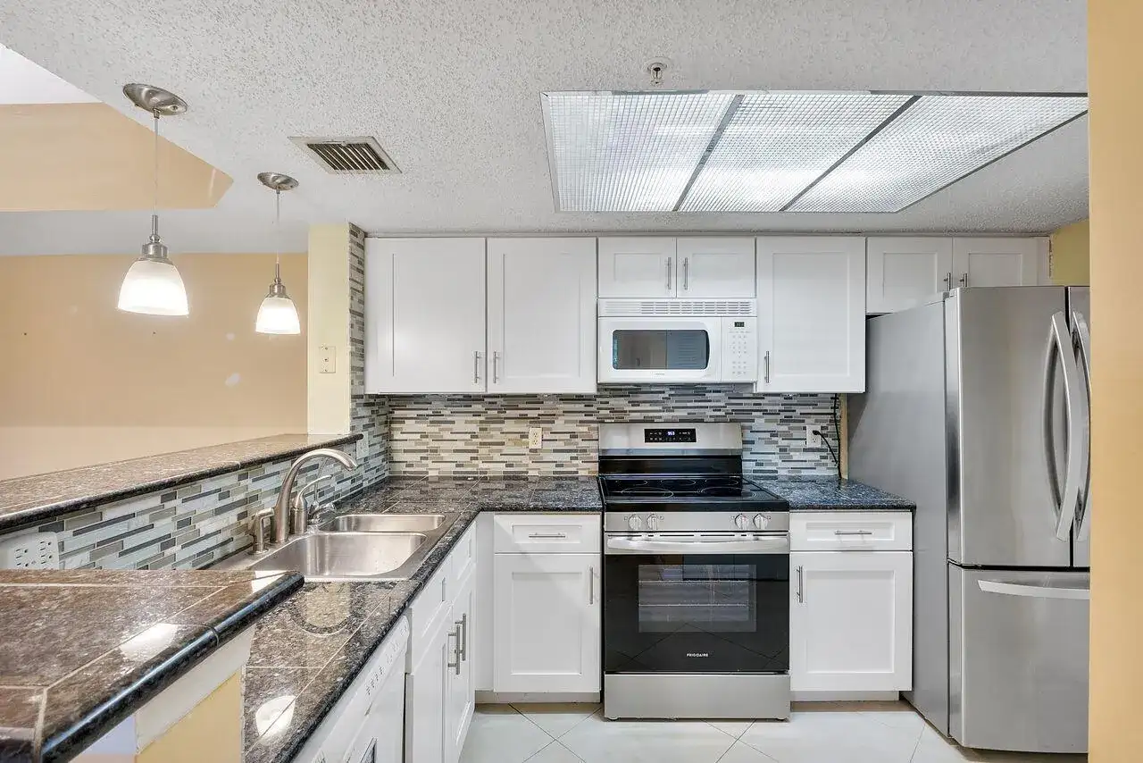 5011 Wiles Road Unit 303, Coconut Creek FL 33073 photo 3