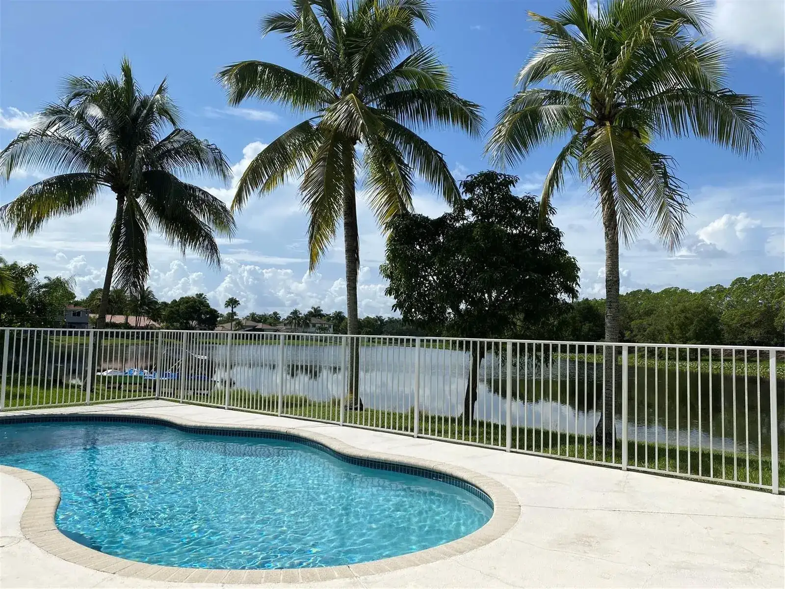 338 Cambridge Drive, Weston FL 33326 photo 2