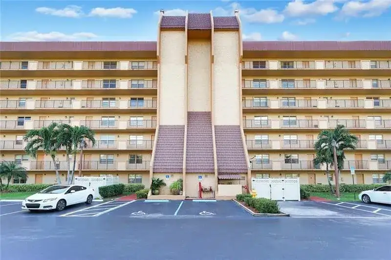 3001 W Rolling Hills Circle # 710, Davie FL 33328 photo 2