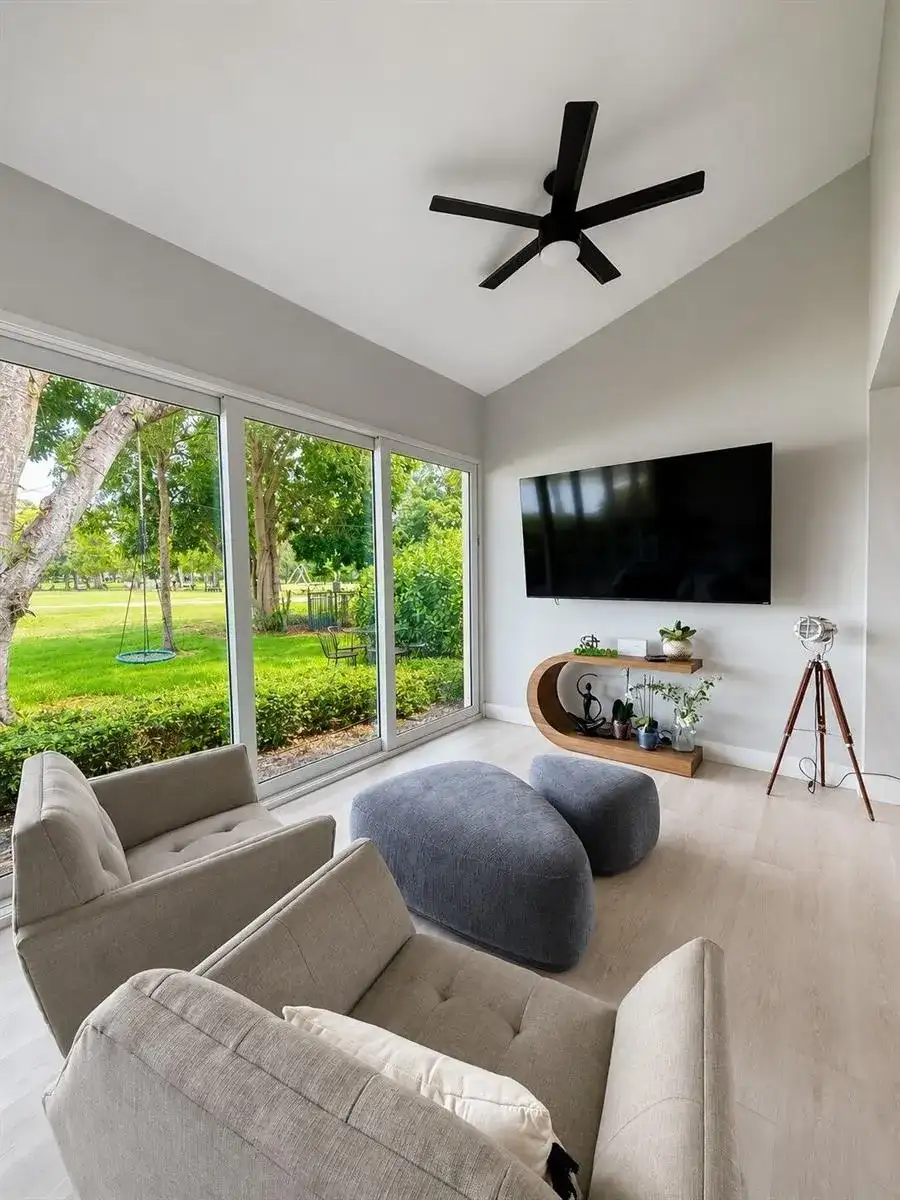 4103 Carriage Drive # H4, Pompano Beach FL 33069 photo 2