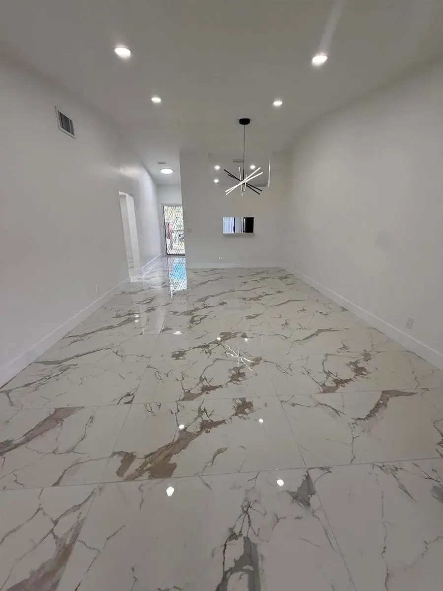 817 Sky Pine Way # H, FL 33415