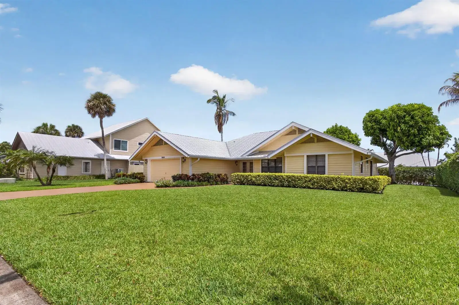 10420 SE Jupiter Narrows Drive, Hobe Sound FL 33455 photo 2