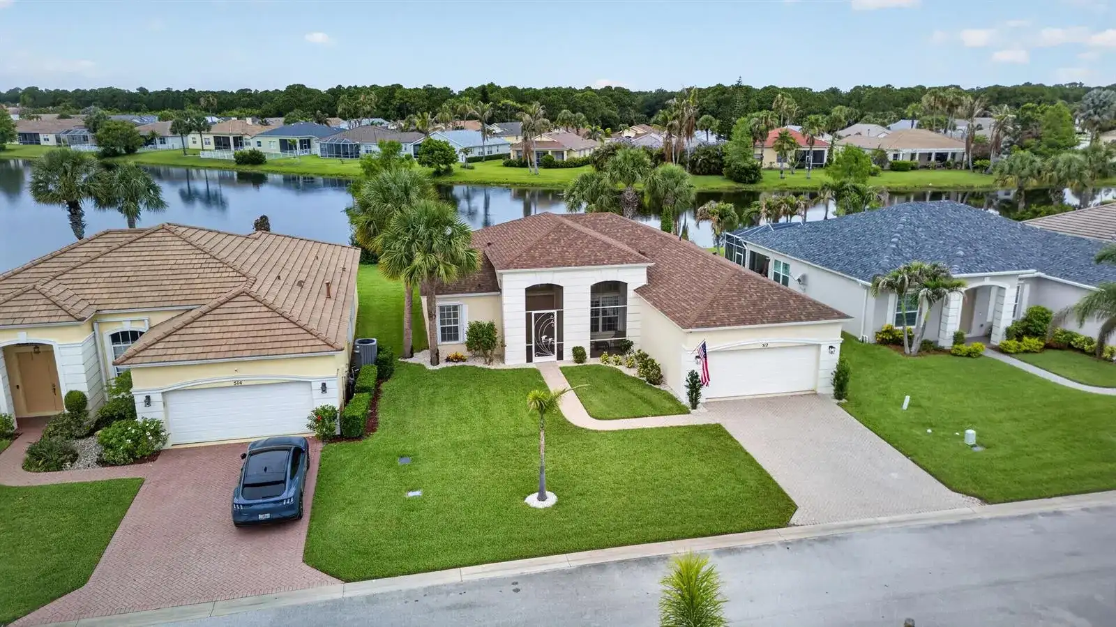 512 SW Lake Manatee Way, FL 34986 photo 2