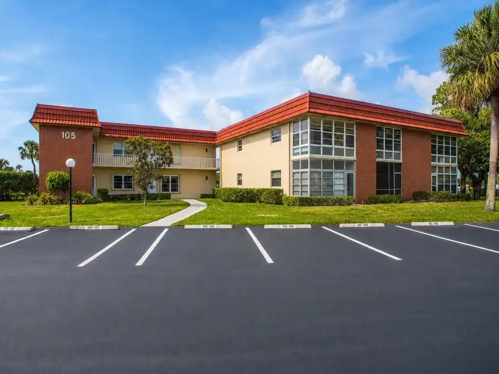 105 Spring Lake Court # 102, Vero Beach FL 32962