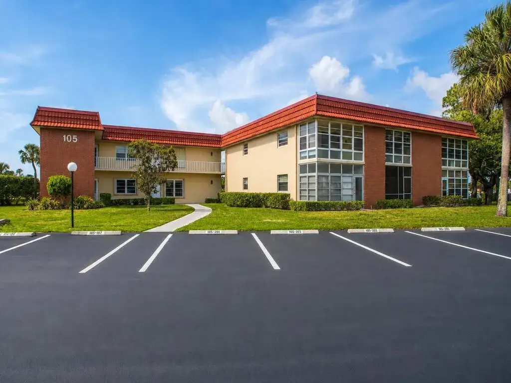 105 Spring Lake Court # 102, Vero Beach FL 32962
