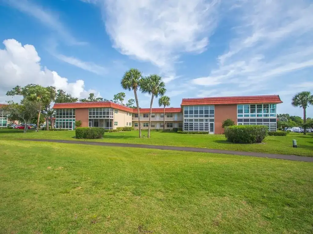 105 Spring Lake Court # 102, Vero Beach FL 32962 photo 3