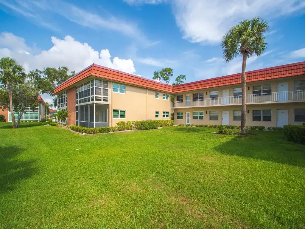 105 Spring Lake Court # 102, Vero Beach FL 32962 photo 4