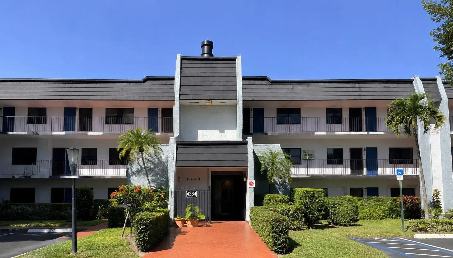 4284 Deste # 304, Lake Worth FL 33467 photo 4