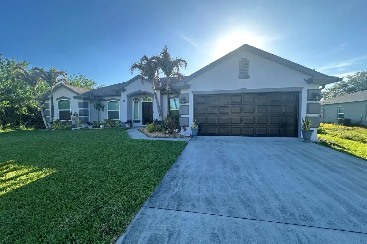 585 SW Undallo Road, Port St. Lucie FL 34953
