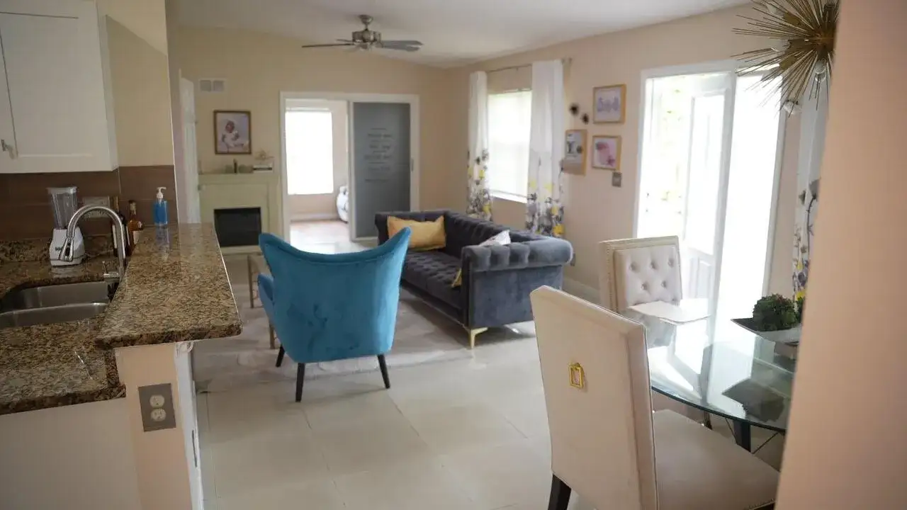 201 Maplewood Drive # 201, FL 33415 photo 2