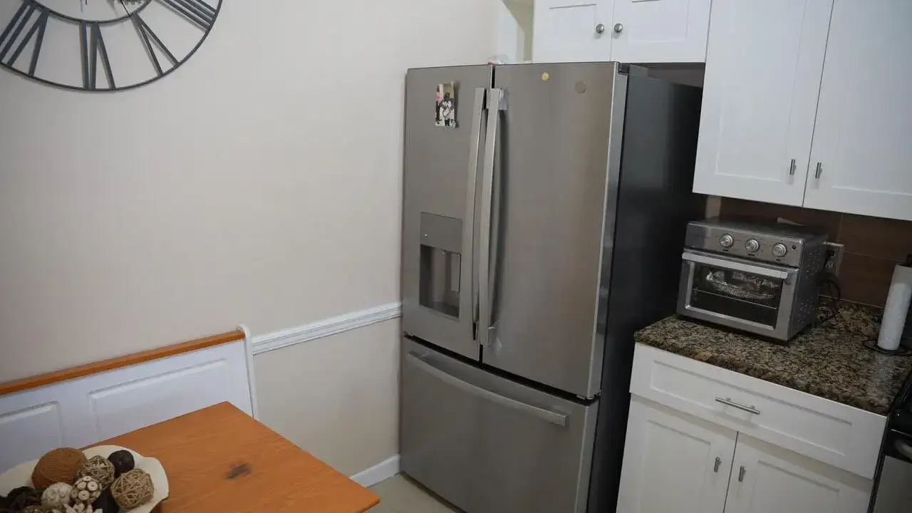 201 Maplewood Drive # 201, FL 33415 photo 3