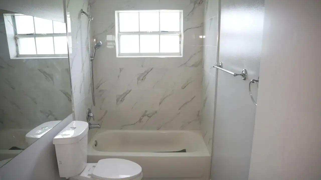 201 Maplewood Drive # 201, FL 33415 photo 4