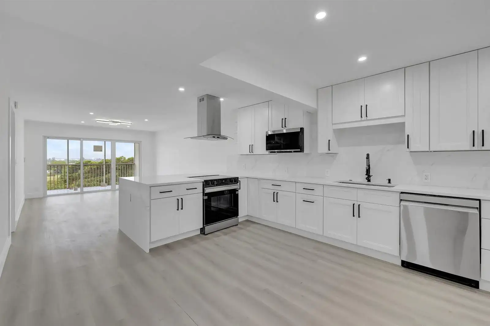 3050 N Palm Aire Drive # 704, Pompano Beach FL 33069 photo 2