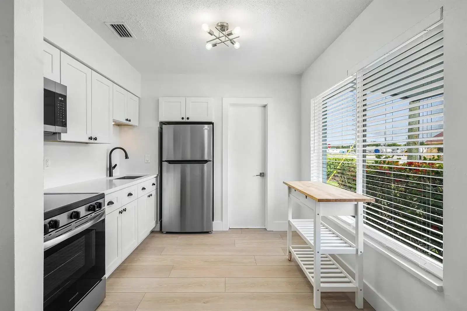 196 NE 28th Street, Boca Raton FL 33431 photo 4