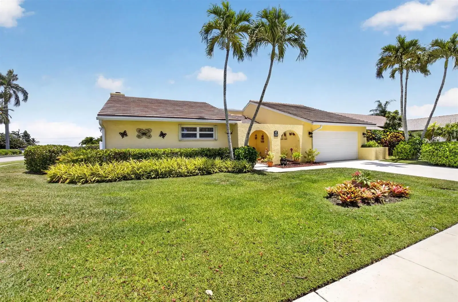 2305 SW 23rd Cranbrook Drive, Boynton Beach FL 33436 photo 2