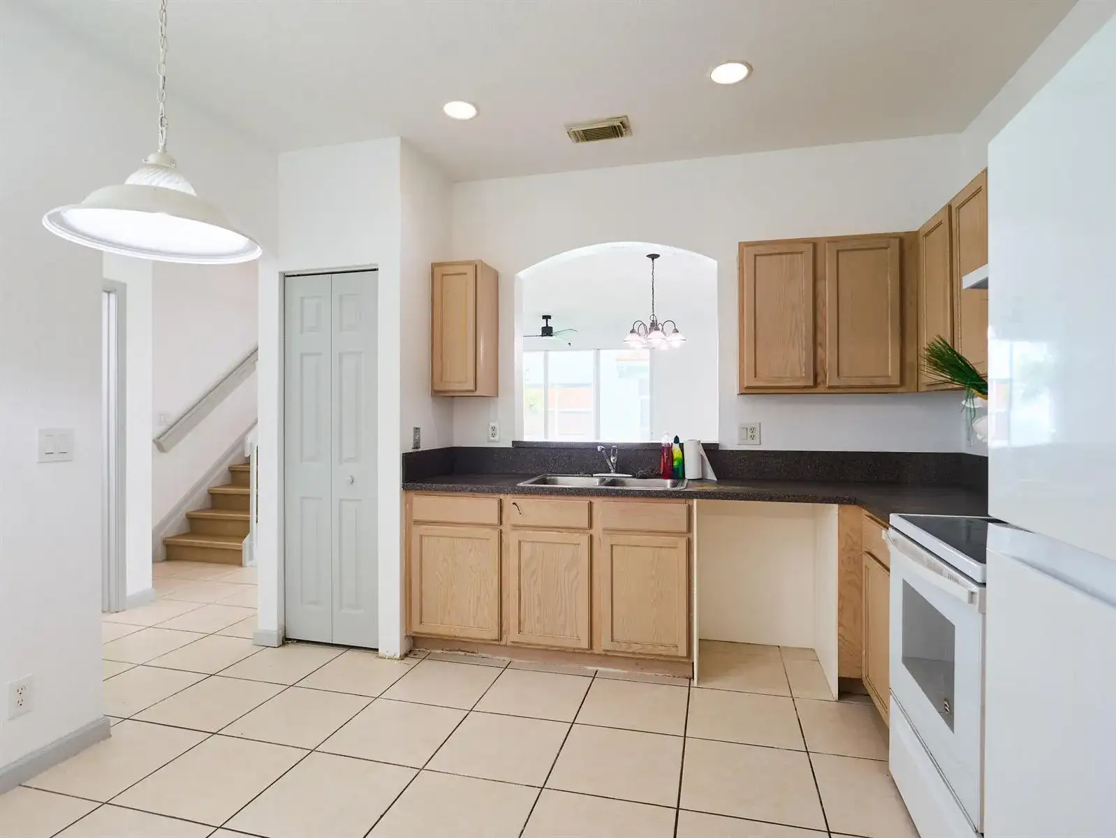2052 Oakhurst Way, Riviera Beach FL 33404 photo 2