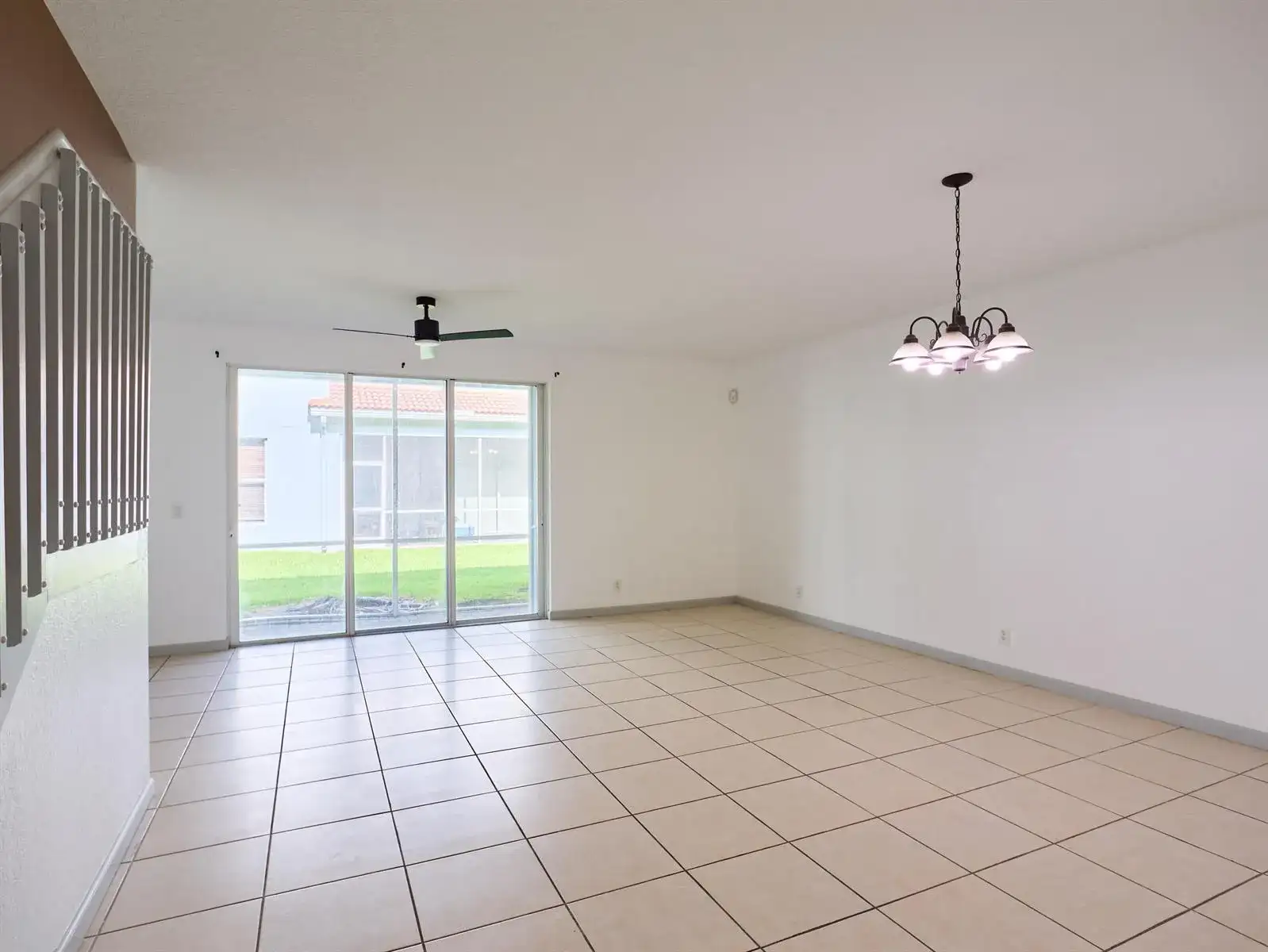 2052 Oakhurst Way, Riviera Beach FL 33404 photo 4