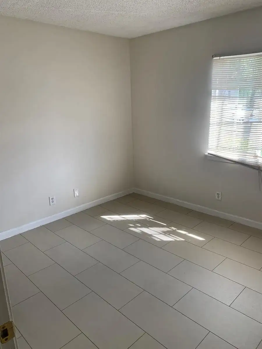 4923 SW 32nd Avenue, Dania Beach FL 33312 photo 5