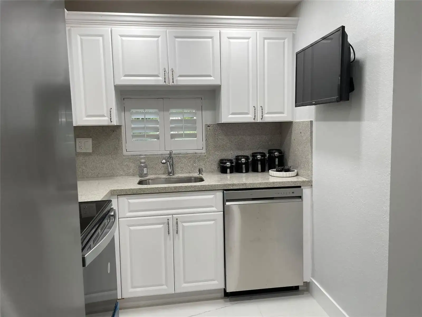 9420 S Hollybrook Lake Drive # 102, Pembroke Pines FL 33025 photo 2