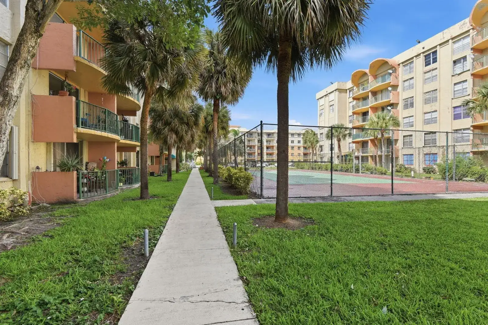 9360 Fontainebleau Boulevard Apt 310, Miami FL 33172 photo 2
