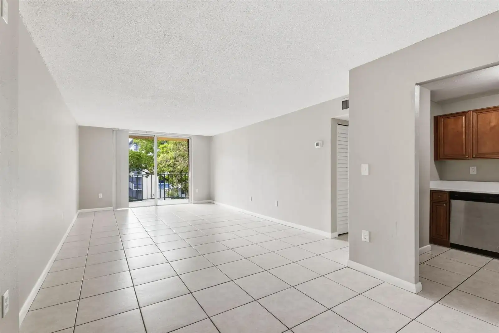 9360 Fontainebleau Boulevard Apt 310, Miami FL 33172 photo 5